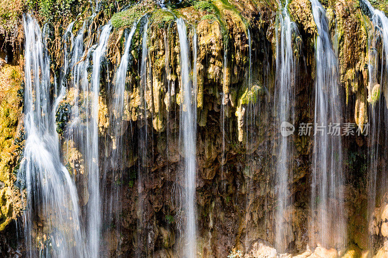 Yerkopru (Goksu)瀑布背景